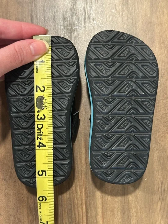 Reef Infant Flip-Flops with Tropical Print - Picture 6 of 6